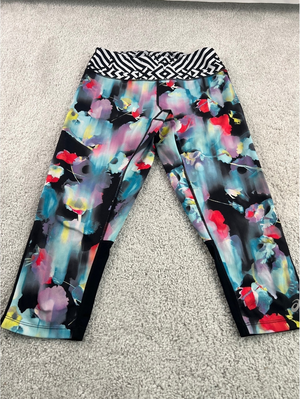 ASICS Women’s Multicolor Abstract Floral Print Athletic Leggings